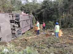 Vuelca autobús de ADO en la Mérida- Cancún; hay muertos y heridos
