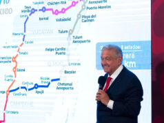 AMLO acusa a Xcaret de promover campaña contra el Tren Maya