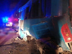 Choque y volcadura de autobús sin frenos deja 14 muertos y 19 heridos