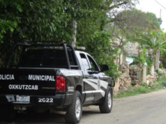 Detienen a 16 personas durante cateo en casa de citas de Izamal