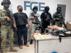 Asegura FGE armas, equipo táctico y drogas en cateo a inmueble en el municipio de Solidaridad
