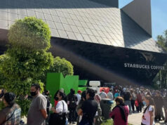 Ciudadanos hacen largas filas en el SAT para tramitar la CSF