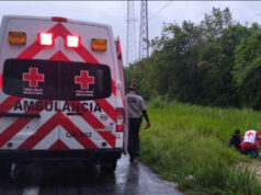 Taxi arrolla a motociclistas en el km 19 de la carretera Chetumal-Bacalar