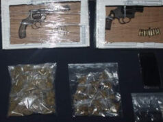 Aseguran a una mujer y dos hombres en plena compra-venta de droga en Cancún