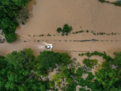 Inundaciones en Kentucky, EU, dejan al menos 15 muertos